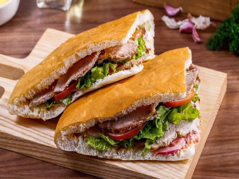 Bánh mì Kebab một món ẩm thực Thổ Nhĩ Kỳ không thể thiếu