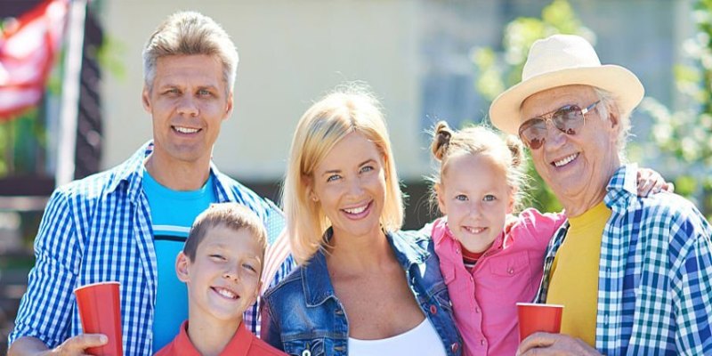 Bạn cần nộp đơn I-130 cho Sở Di trú và Nhập tịch Hoa Kỳ (USCIS)