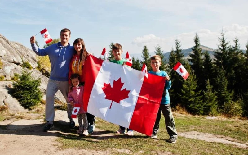 Định cư Canada diện bảo lãnh gia định ông bà, cha mẹ