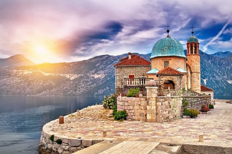 Chương trình nhập tịch Montenegro được chia làm 2 phương án đầu tư cơ bản