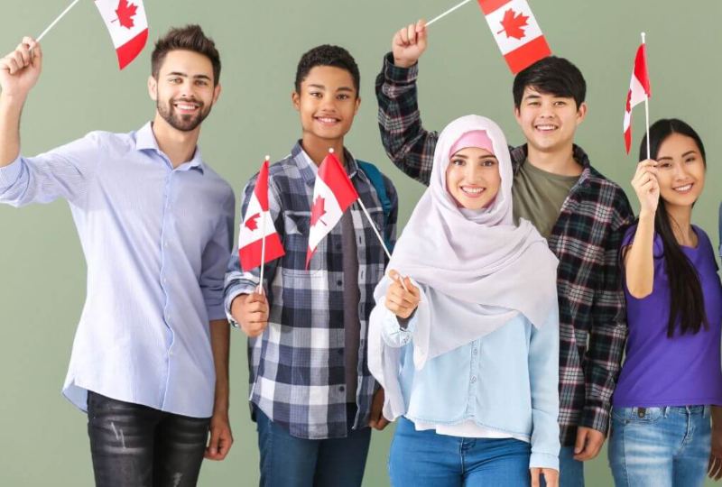 Du học sinh sau khi hoàn thành chương trình học có thể ở lại Canada làm việc