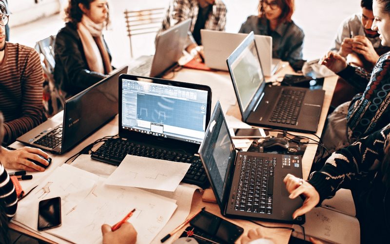 Du học sinh cần tuân thủ thời gian làm việc