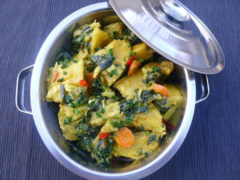 Oil Down là món ăn không thể bỏ qua khi du lịch Grenada