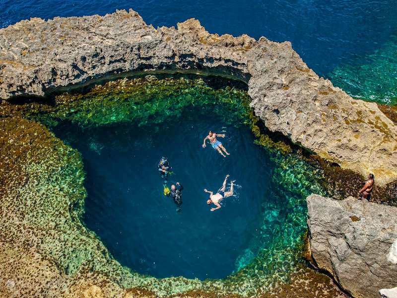 Gozo là điểm du lịch Malta nổi tiếng với đường bờ biển xinh đẹp