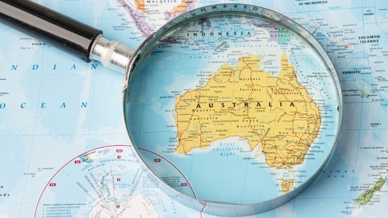 Bạn có thể dùng các ứng dụng đồng hồ thế giới để tra cứu giờ tại Úc