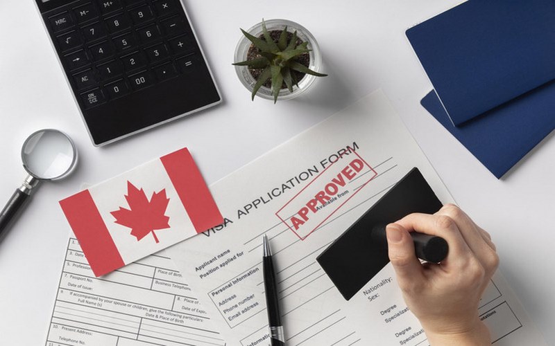 Bạn cần chuẩn bị các giấy tờ khi lăn tay xin visa Canada