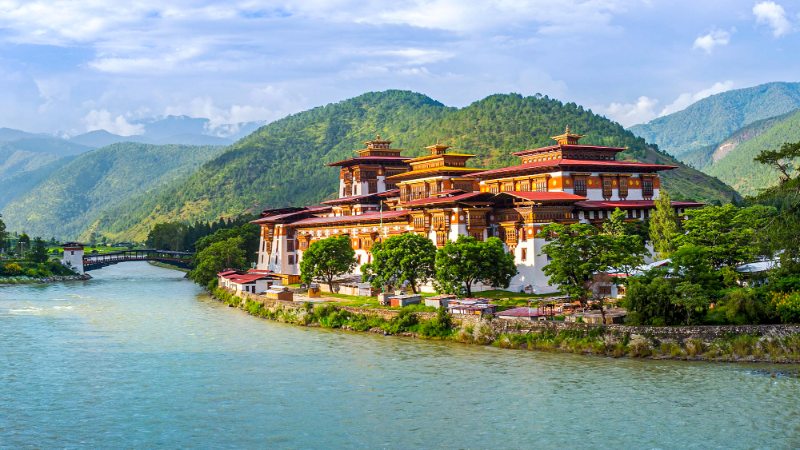 Bhutan yêu cầu 20 năm cư trú liên tục mới được cấp quốc tịch