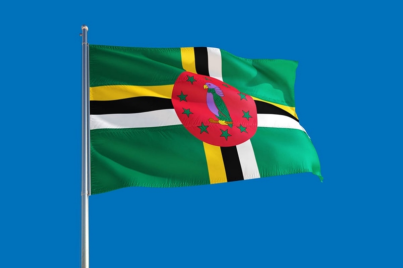 Cờ Dominica trải qua nhiều giai đoạn khác nhau