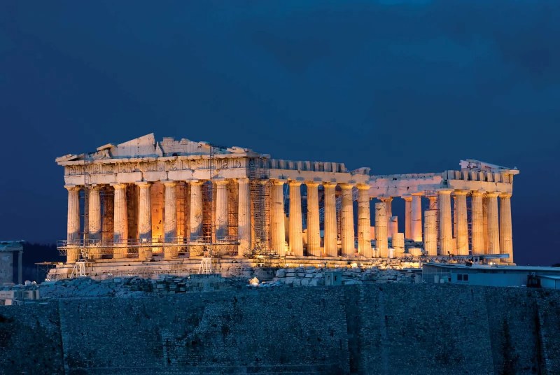 Parthenon là đền thờ nữ thần Athena trên đồi Acropolis