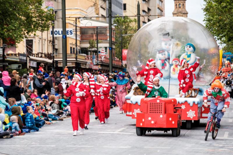 Úc, giáng sinh rực nắng trên bãi biển