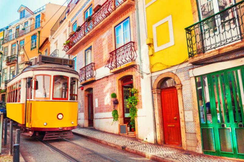 Du lịch Lisbon Bồ Đào Nha bằng tàu điện