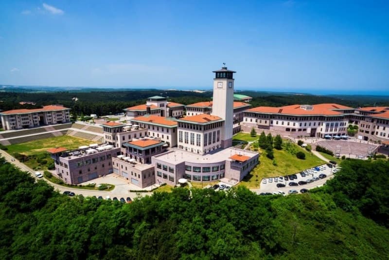 Thổ có hơn 80 ngồi trường Đại học chính quy