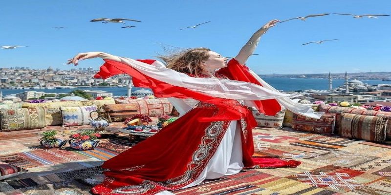Trang phục Thổ Nhĩ Kỳ là giao thoa văn hóa giữa Đông và Tây