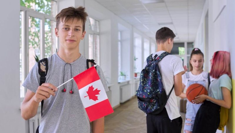 Điền đầy đủ các mẫu đơn xin visa du học Canada